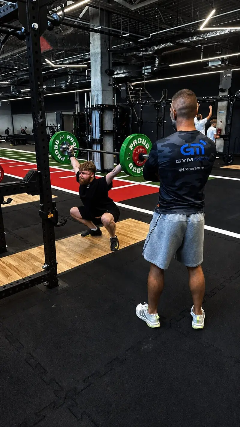 Szymon Antos coaching a personal training session in Kraków